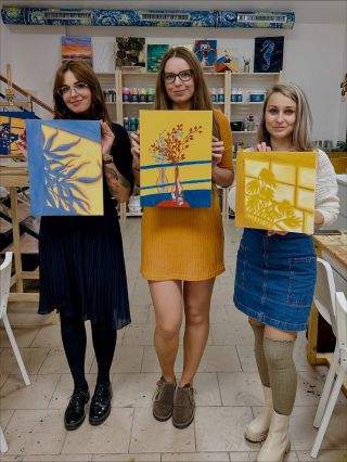 Hezkou neděli vám přejeme z Artelieru! 💛🧡 Venku máme podzim v plné kráse 🍂 — ideální čas na šálek pumpkin spice latte nebo...